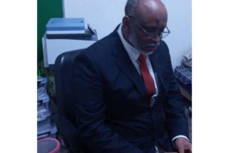 بل إطعن الفيل ذات “نفسو” لا ظله