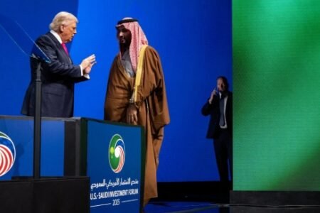 أثار الفتنة بين الرياض وأبوظبي …ترامب لرئيس الإمارات:  “بن سلمان” طلب مني فرض عقوبات على الإمارات بسبب دعمها ل”حميدتي”