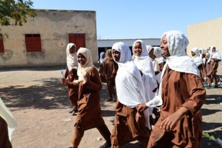 لجنة المعلمين السودانيين تحذر “الدعم السريع” من خطورة السير في إجراء امتحانات الشهادة السودانية