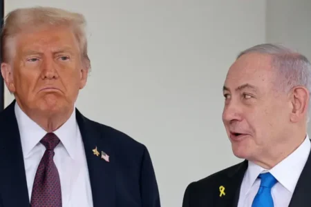 اندبيندت البريطانية: أخيرا أكتشف ترامب ان اسرائيل تلاعبت به