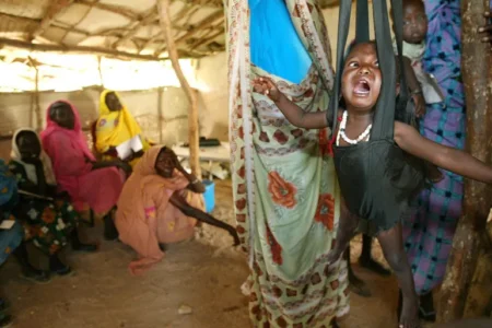 للمرة الثانية خلال أسبوع…حريق ضخم يلتهم ويدمر 600 مأوى للنازحين