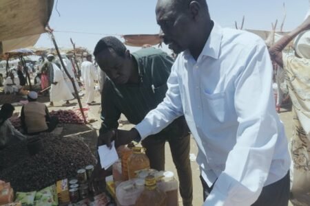 المواصفات تضبط وتصادر كريمات محظورة وتقاوي منتهيه الصلاحية بسوق ام دورور شرق سنار