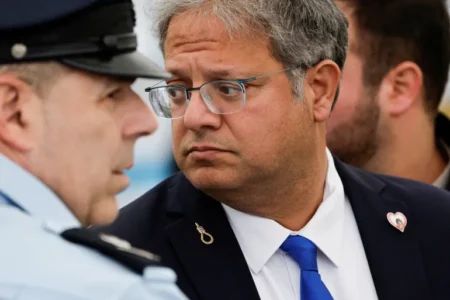 أزمة حادة في اسرائيل بين الحكومة والجهاز القضائي حول إقالة وزير الأمن