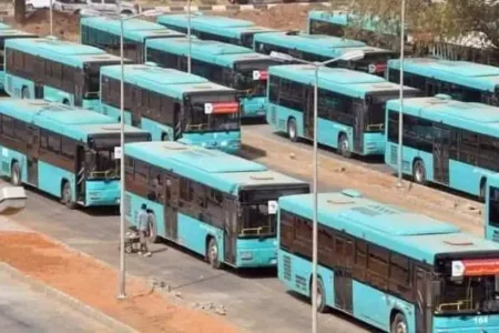 الخرطوم تبدأ رسميا في مشروع تأهيل و صيانة :بصات الوالي”