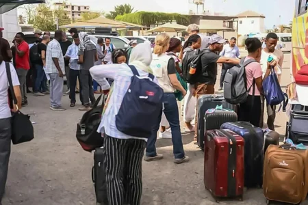 الشركة السودانية للموارد المعدنية تتعهد بترحيل “5” ألف سواني من مصر مجانا