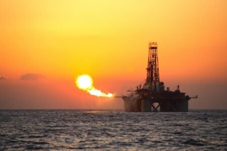 مستوردو المواد البترولية يعلنون رفضهم لشروط الحكومة الخاصة بالإستيراد
