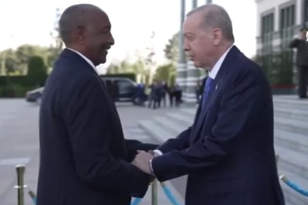 أثناء لقائهما في انقرة اليوم …أردوغان للبرهان :ستستمر جهودنا لوقف نزيق الدم في السودان