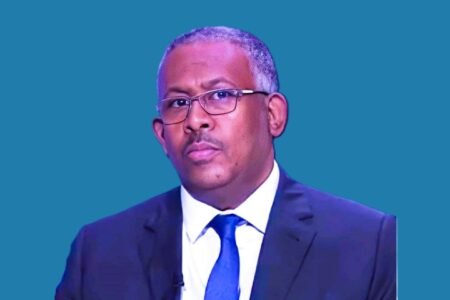 بابكر فيصل ينفي زيارته لإسرائيل، ويكشف لأول مرة توقيفه بمطار القاه ة