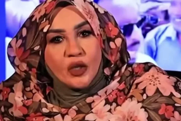 الصحافية أم وضاح تمثل أمام النيابة على خلفية بلاغ رئيس الوزراء ووزير الإعلام