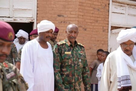 البرهان: الضائقة المعيشية وحالة الغلاء التي نعيشها الآن جزء من معركة الكرامة