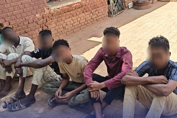 السلطات الأمنية تلقي القبض (6) عناصر من شبكة متخصصة في كسر المحلات التجارية
