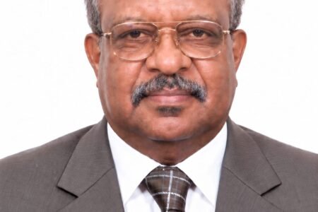 حين نُضلّ طريقنا إلى مرآة الواجهة لماذا لا يرى العالم وجهنا المضيء؟
