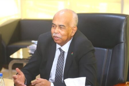 وزير الطاقة يبحث المعالجات الخاصة بمحطات المرخيات،الحواتة ،الجنيد ،مشكور والفاو