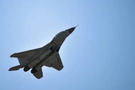الجيش ينفذ (16) غارة على نيالا ويسيطر على سماء المدينة، ومقتل “20” من الدعم السريع، بينهم العميد شُربة